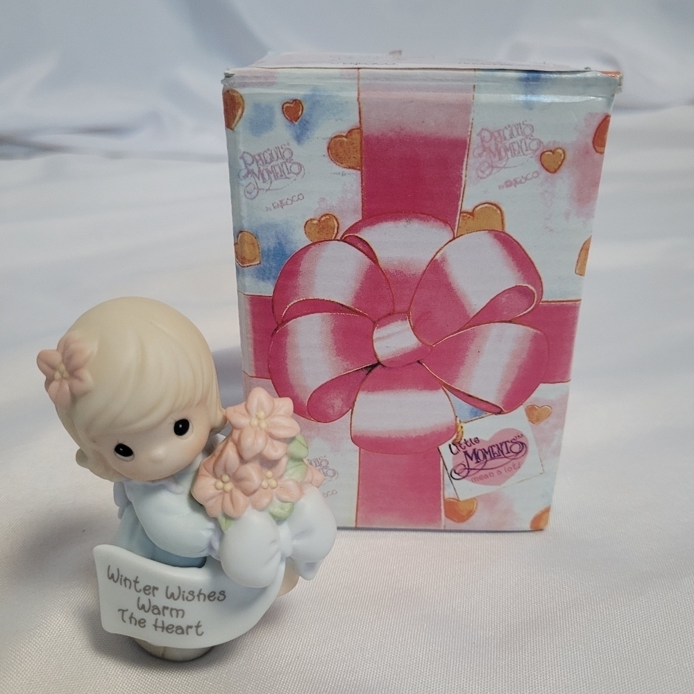 Precious Moments Winter Wishes Warm The Heart 2000 Figurine w/ Box